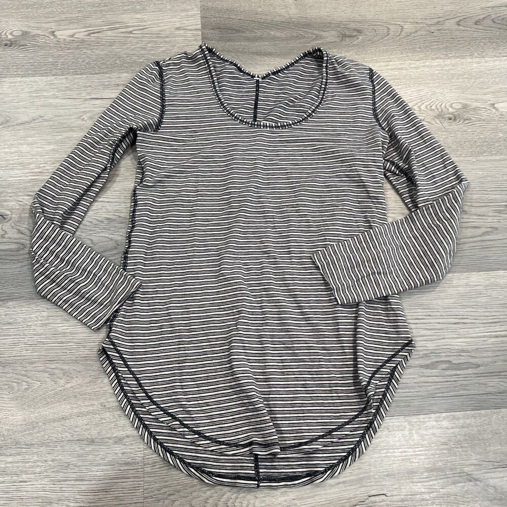 Lululemon Long Sleeve Scoop Neck Top Black White Striped Size 4